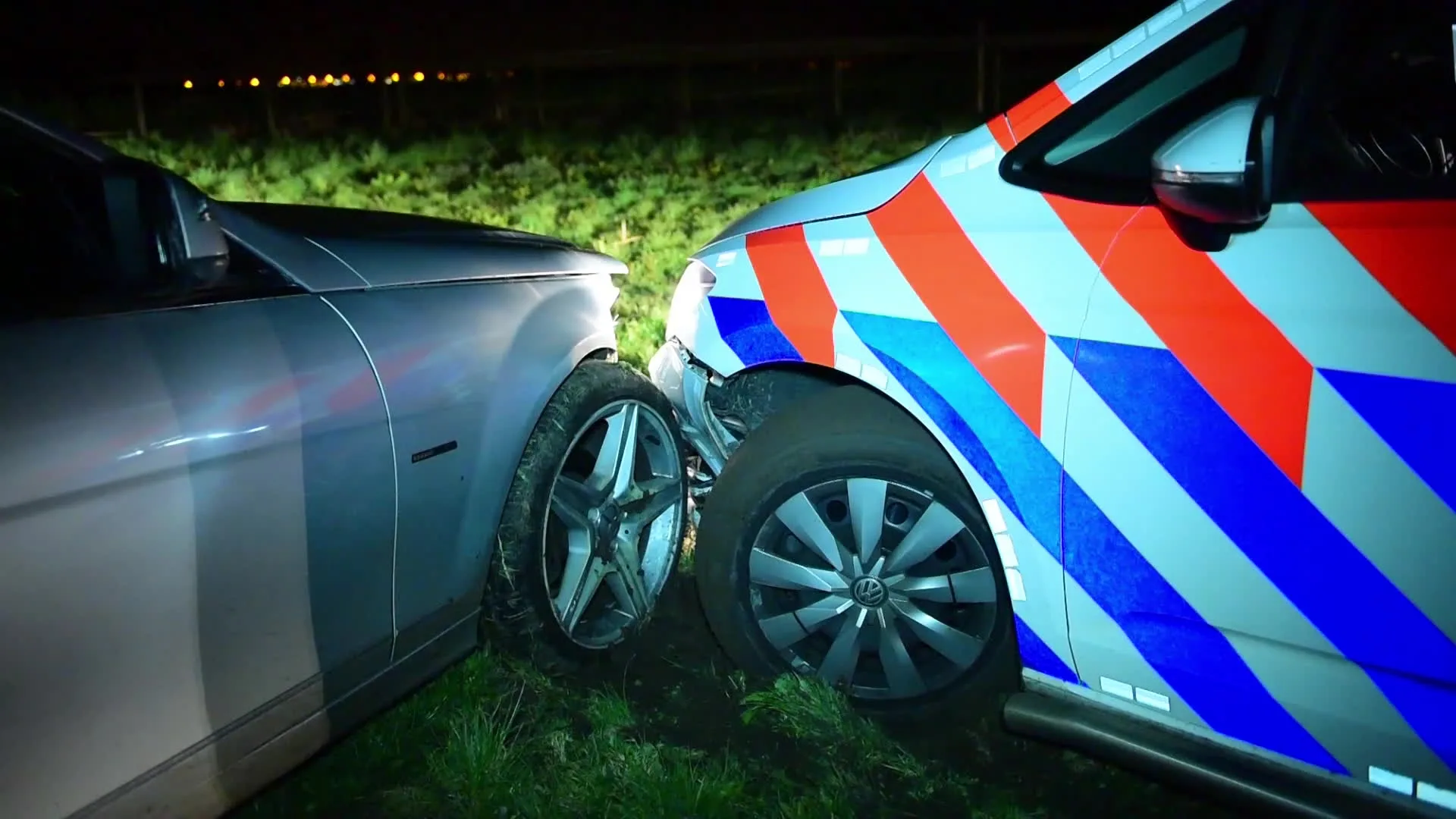 Aanhouding na achtervolging door weiland