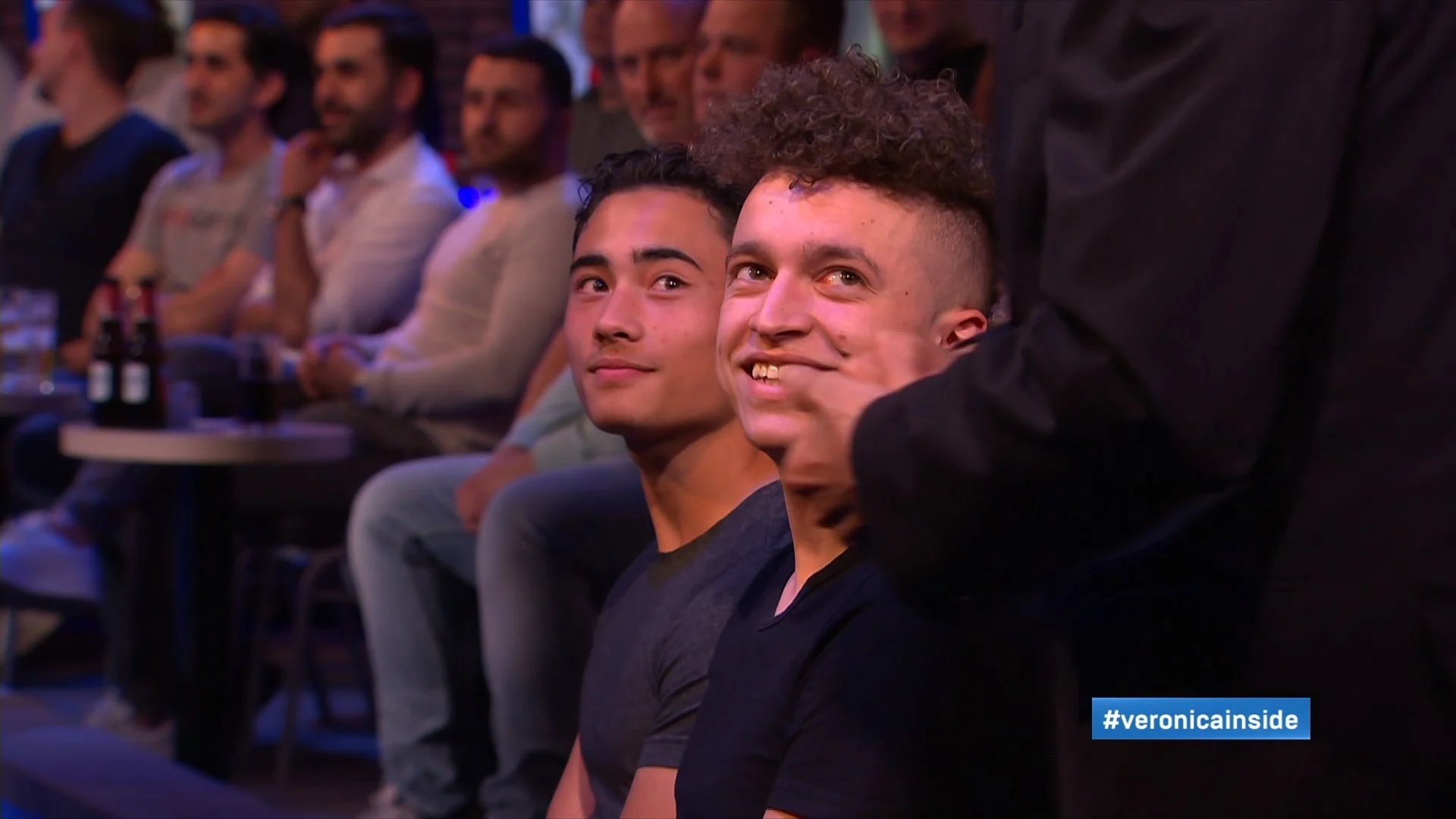 'Je loopt voor lul met zo'n kapsel, joh'