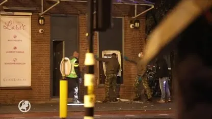 Geldautomaat raakt zwaar beschadigd na plofkraak in Amsterdam