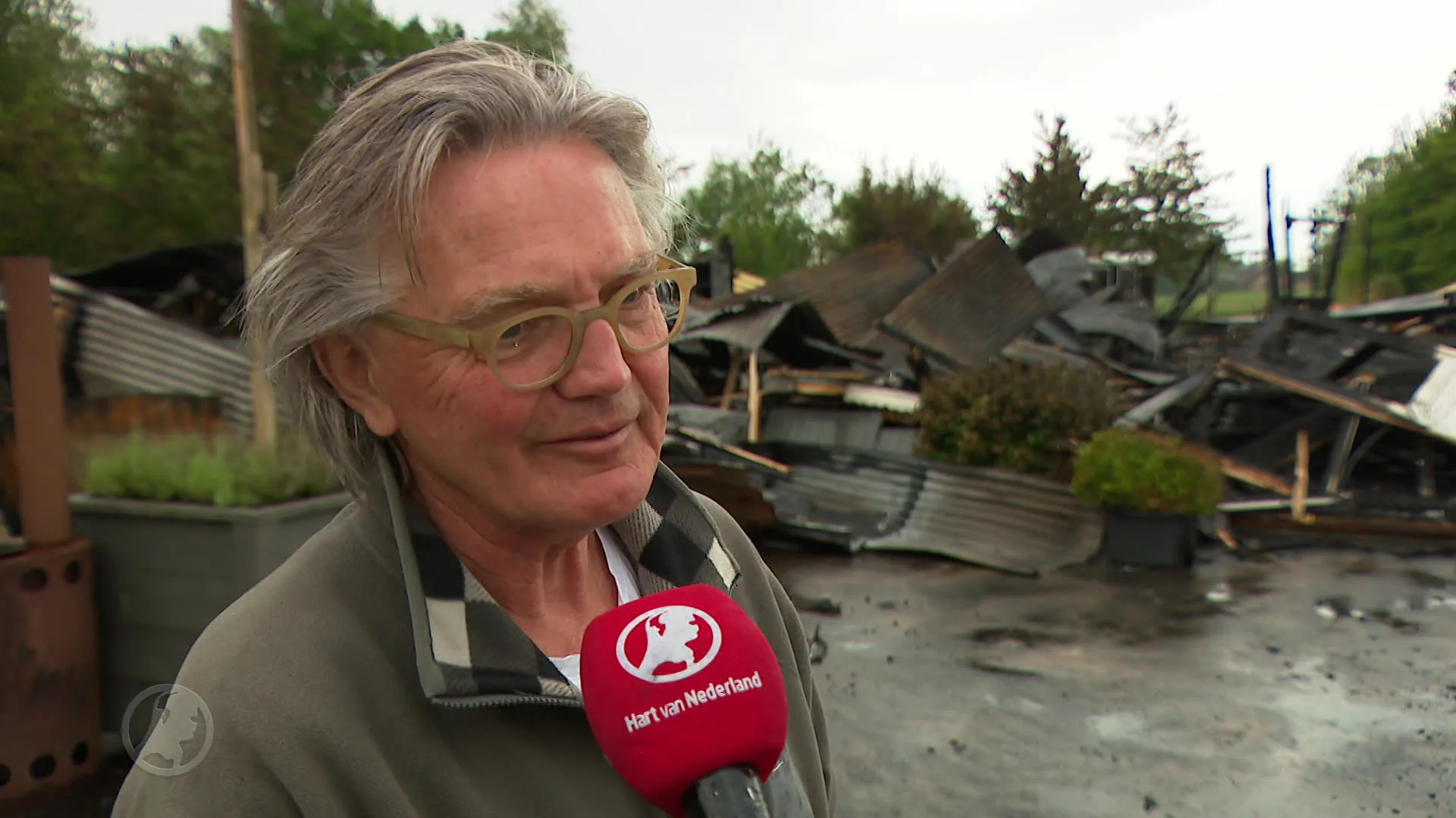 Brand verwoest paviljoen in Weesp: 'Tien jaar werk in één keer weg'