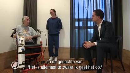 Rutte bezoekt ex-coronapatiënt Robert in revalidatiecentrum