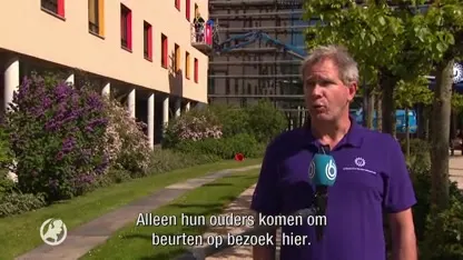 Eline bezoekt ziek vriendinnetje Julie