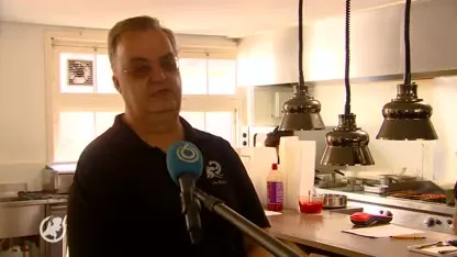 Restaurant bezorgt maaltijden met supersnelle sportauto