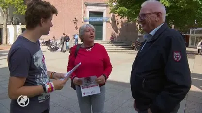 Communistische jongeren demonstreren bij omstreden nazi-expositie