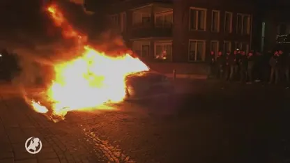 'Politieauto' in brand gestoken in Veen