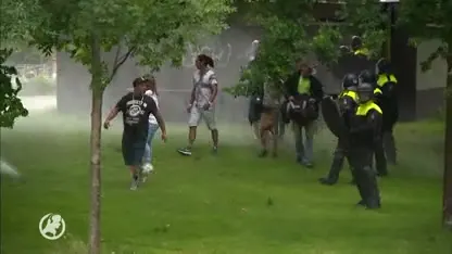 Voetbalsupporters teruggedreven naar Malieveld na confrontatie met Mobiele Eenheid