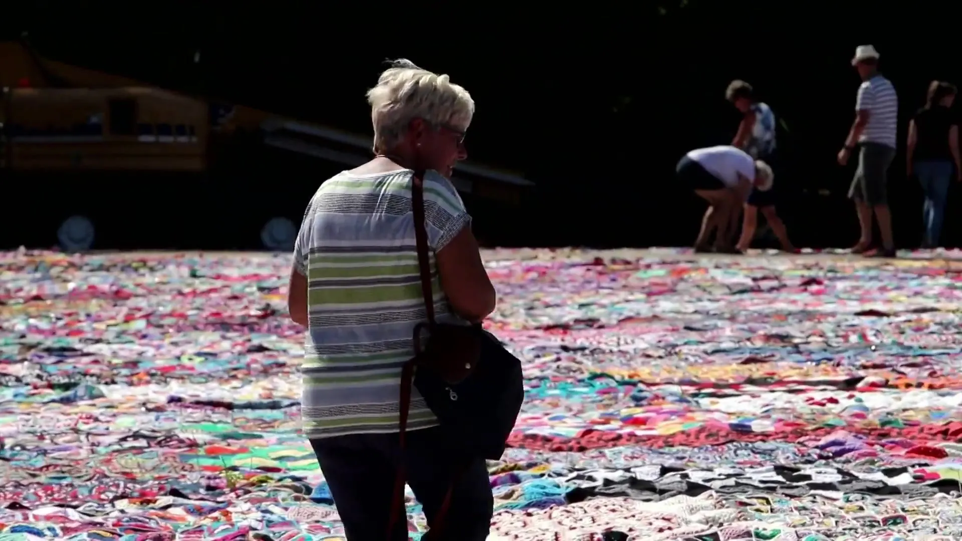 De grootste gehaakte deken van de wereld in Friesland te bewonderen