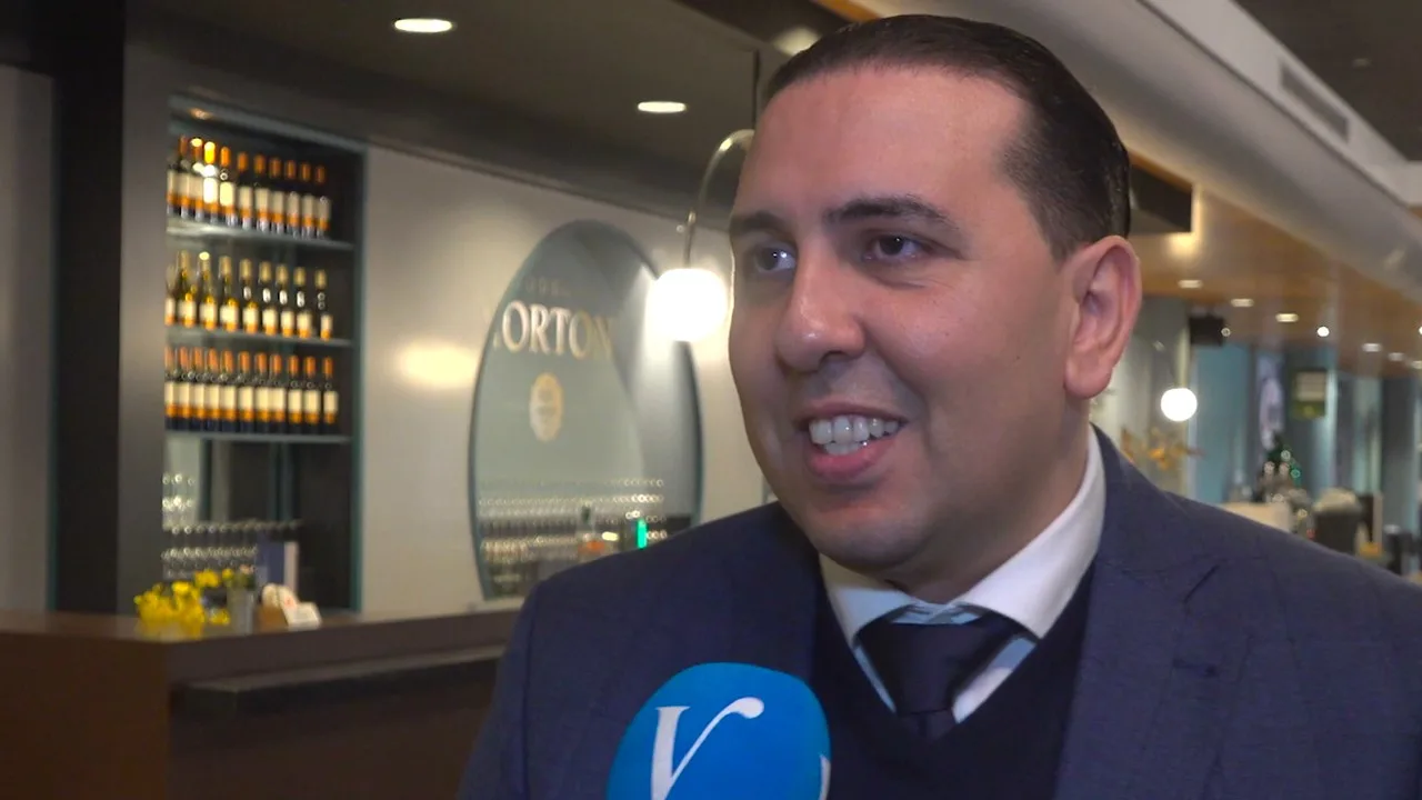 Hamdi presenteert toekomstplan ADO: 'Vanaf volgend seizoen weer op natuurgras'