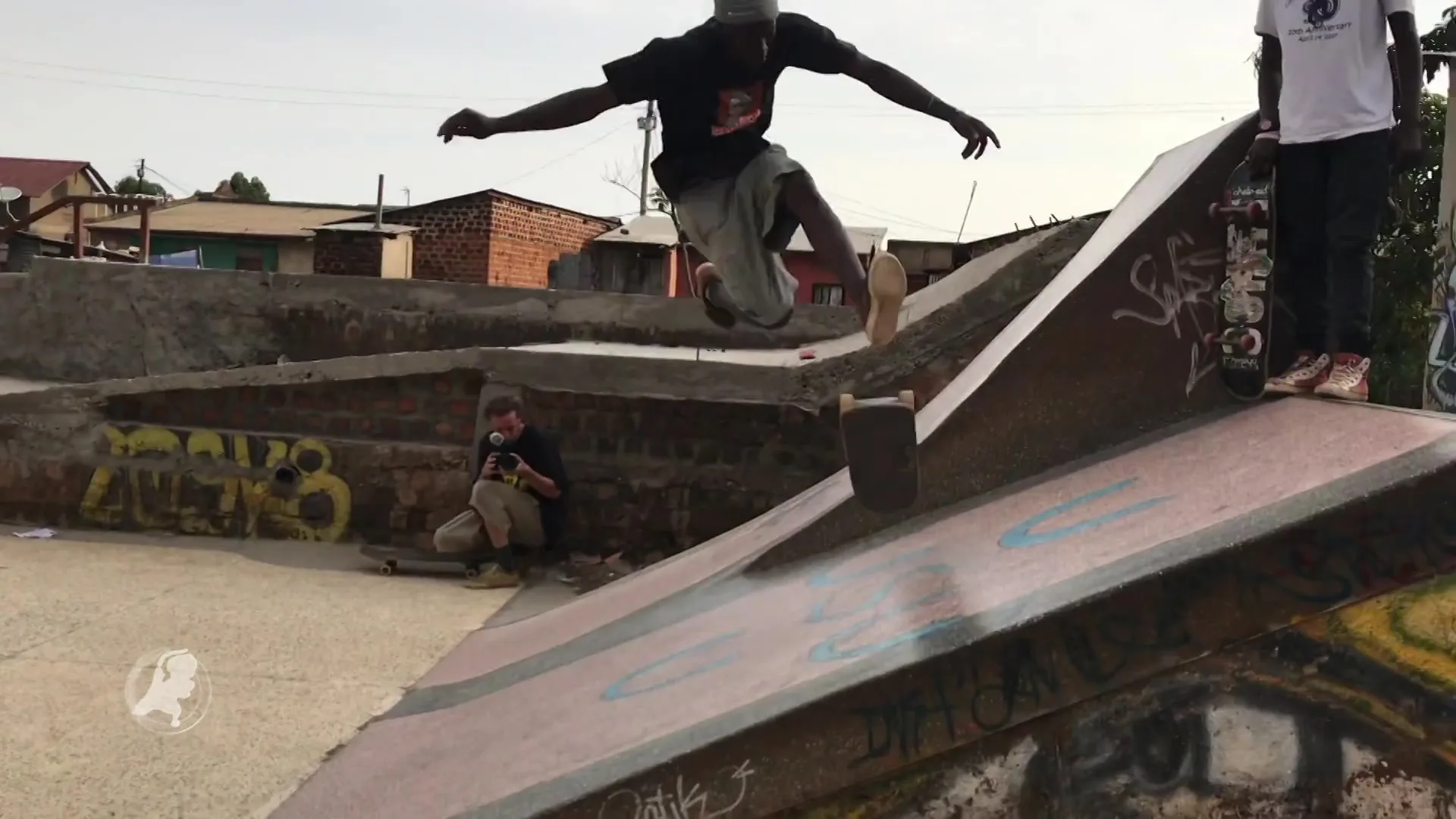 Pim (29) maakt documentaire over skateavontuur door Afrika