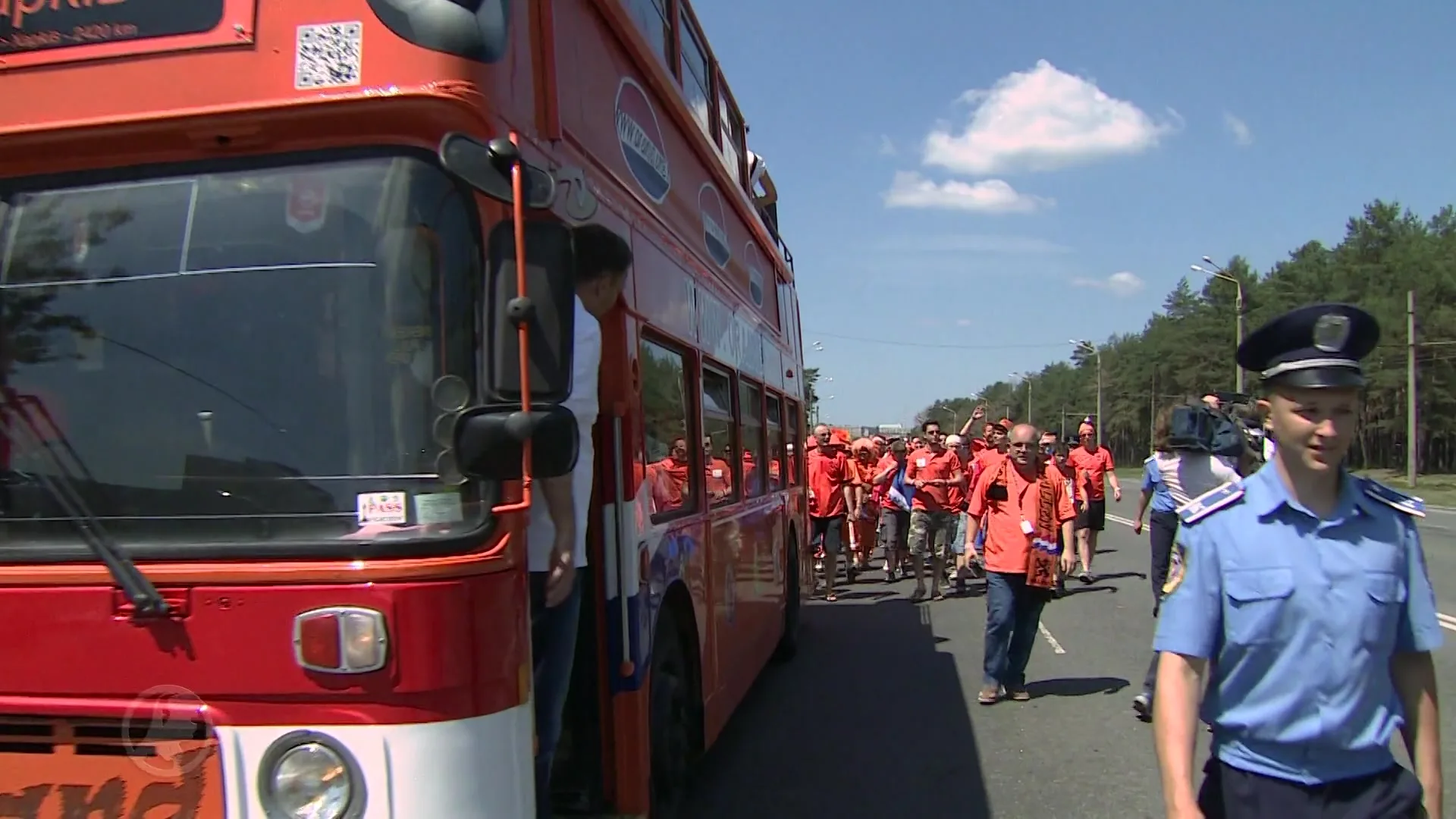 Oranjebus eindelijk in revisie dankzij afwezigheid op WK
