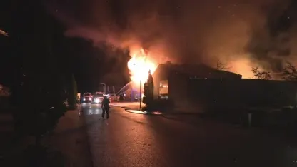 Zeer grote brand in kozijnenfabriek in Zelhem