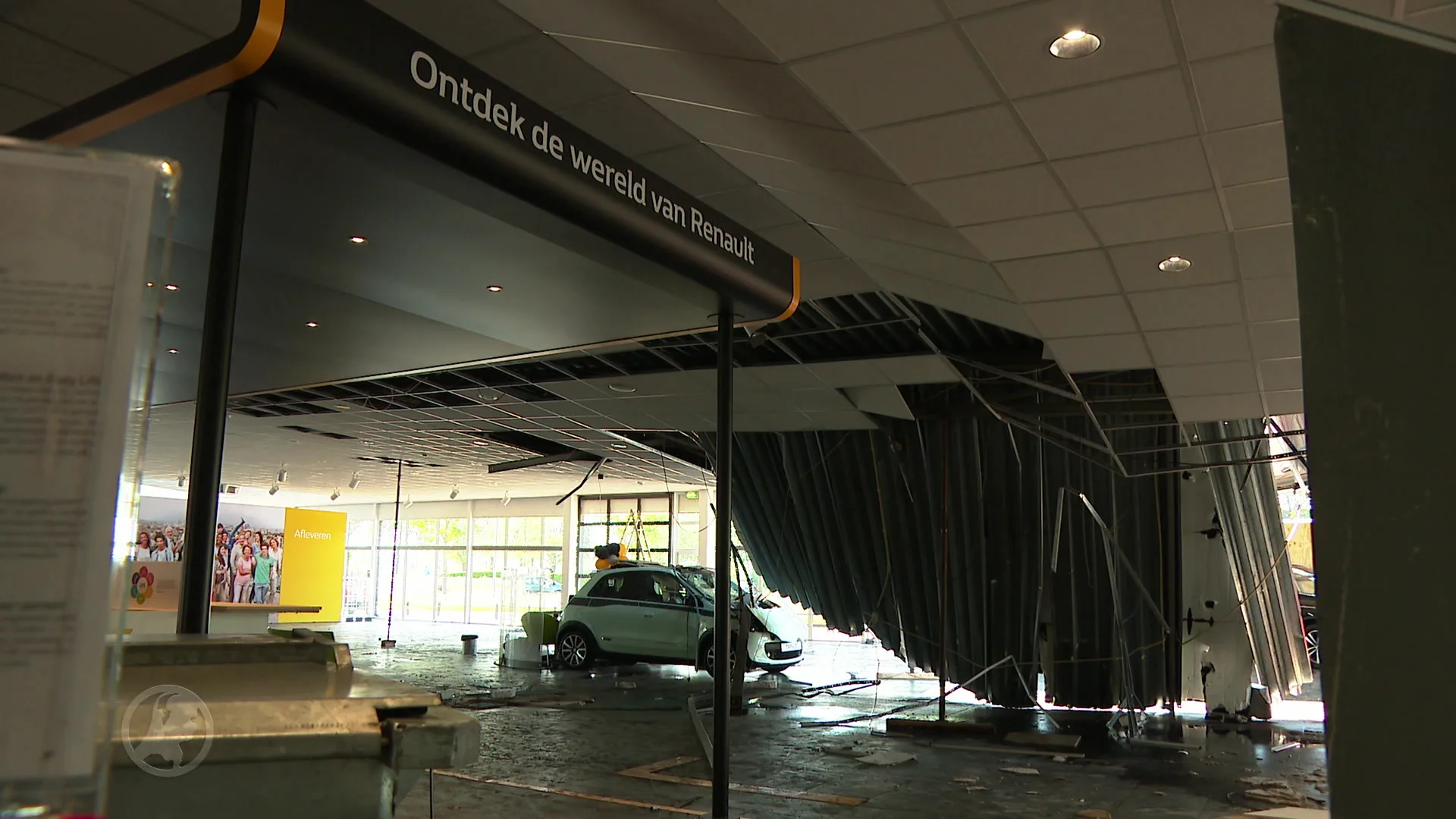 Dak garagebedrijf ingestort na zware regenbuien: 'Ik heb gejankt'