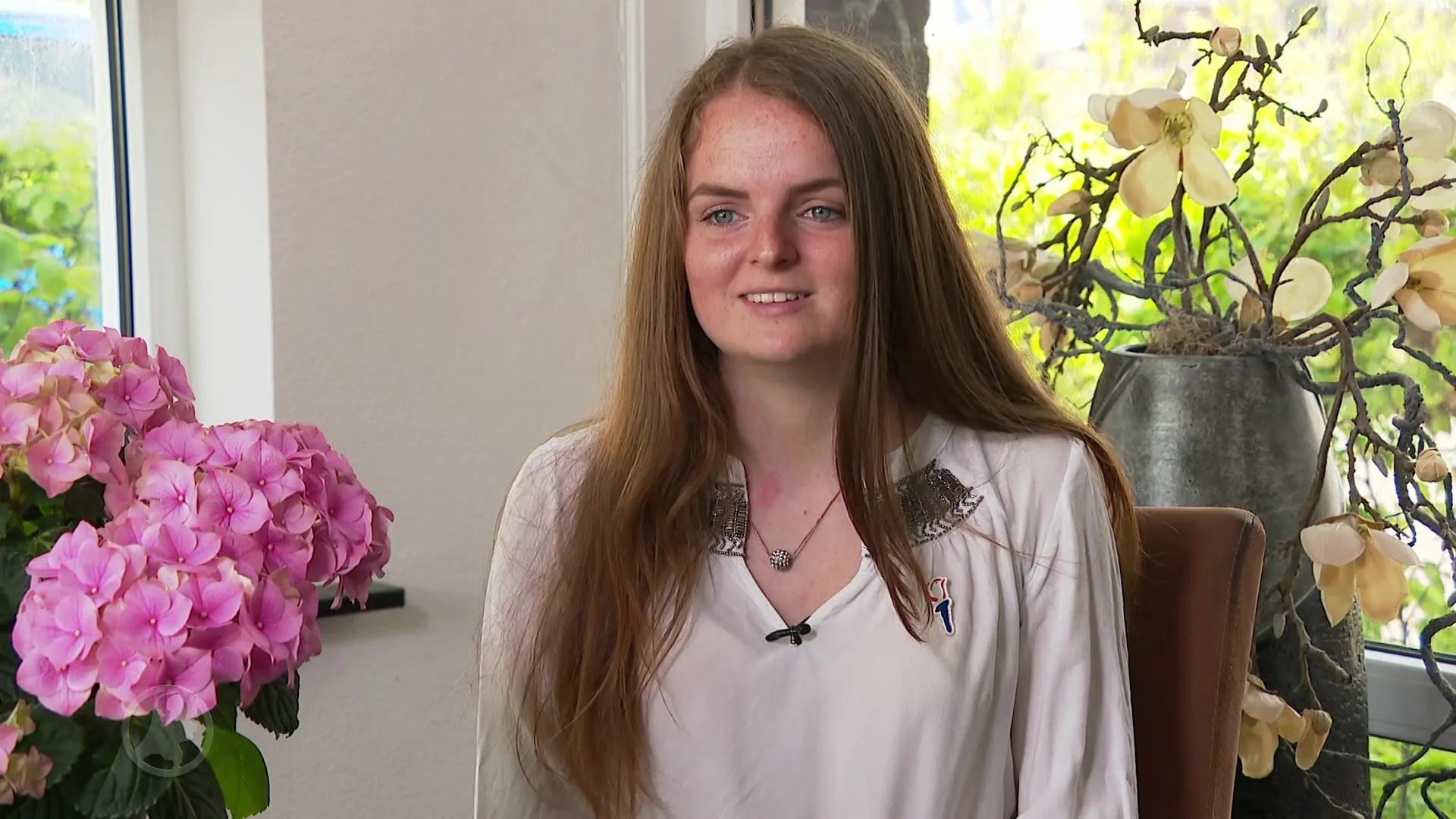 Gytha (17) leest eerste paar zinnen voor van Dodenherdenkingsgedicht