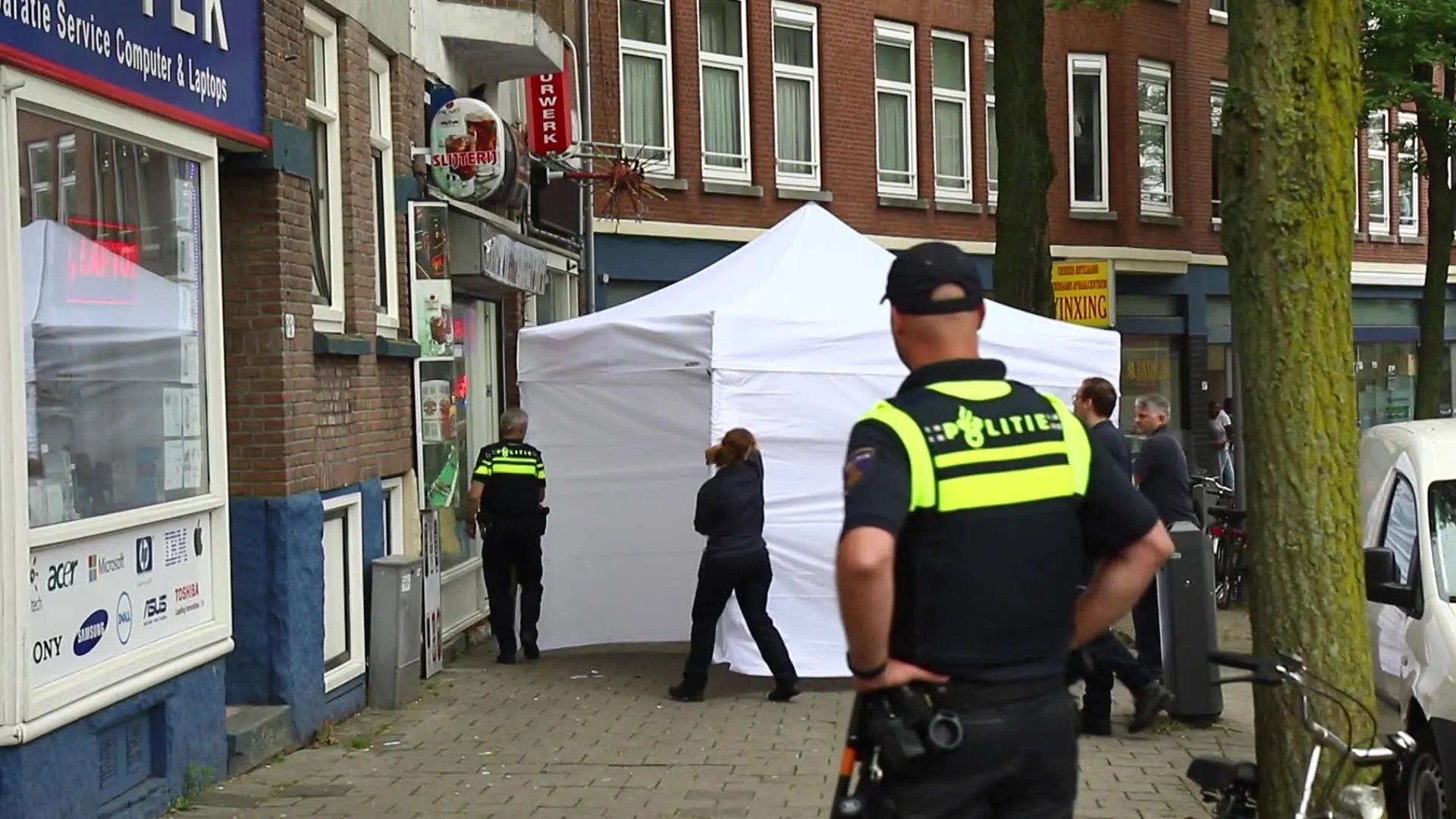 Man overleden na schietpartij in slijterij Rotterdam