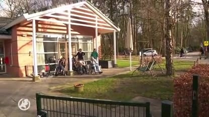 Medewerkers houden protestmars bij Baarnse zorginstelling Amerpoort