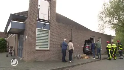 Automobilist neemt 'Welkom in de Emmauskerk' wel heel letterlijk