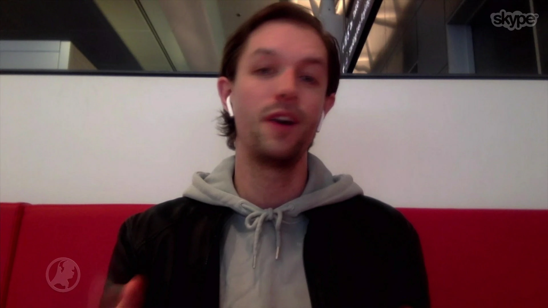 Mark zat bij Avicii op de bank