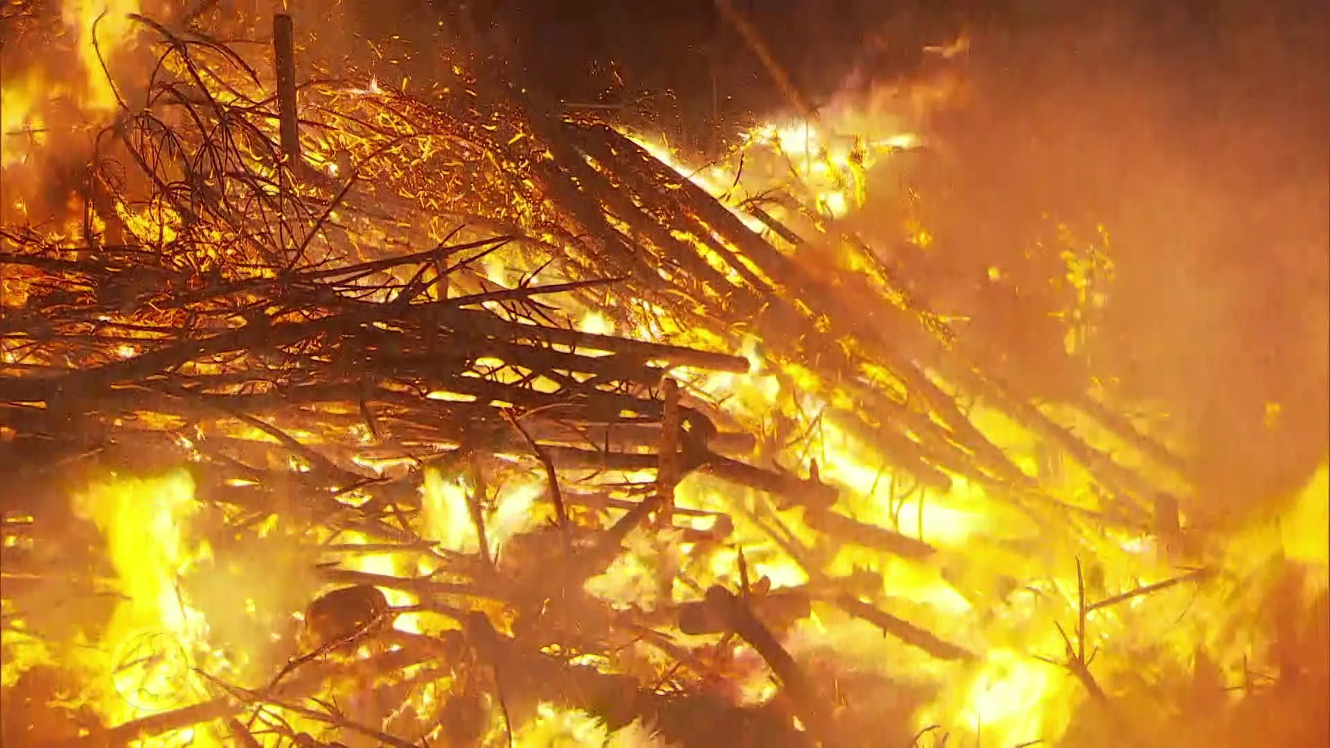 Strijd der paasvuren: Wie heeft de grootste dit jaar?