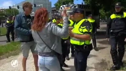 Toch aantal mensen op Malieveld voor demonstratie: burgemeester Remkes geeft noodbevel af