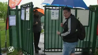 Oranje Leeuwinnen trainen in stromende regen