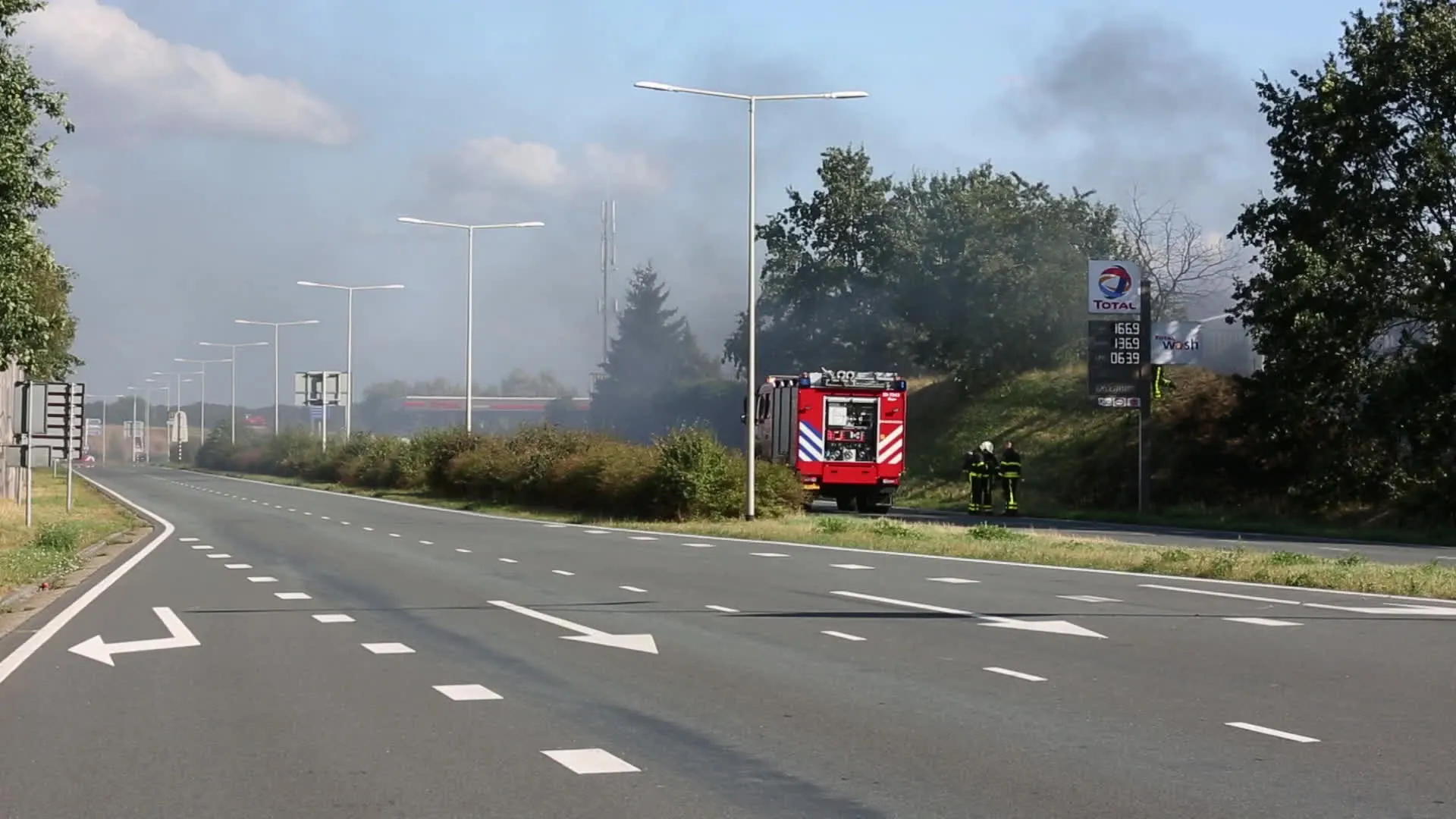 Grote brand en explosies bij installatiebedrijf Bergen op Zoom
