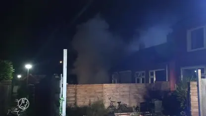 Alerte buurman redt 100-jarige bewoonster bij uitslaande woningbrand in Meerkerk