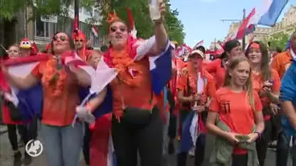 Oranjesupporters bouwen feestje in Le Havre