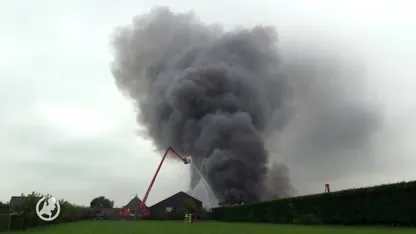 Zeer grote, uitslaande brand in opslagloods Hedel