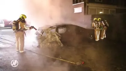 Vermeende pyromaan houdt Delft in zijn greep: drie auto's uitgebrand in half uur tijd