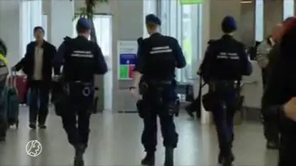 Paspoortcontrole op Schiphol achter balies gaat in de toekomst verdwijnen