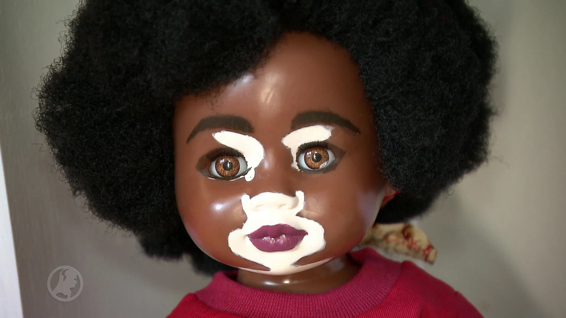 Donkere poppenshop booming door foto rapper The Game