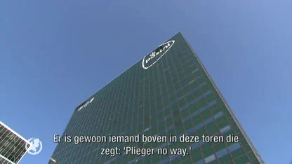 Failliete ondernemers protesteren 'naakt' bij PostNL: 'Ze hebben ons helemaal uitgekleed'