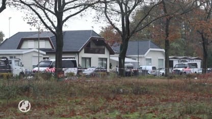 Wapens, drugs en mogelijk explosieven gevonden op woonwagenkamp Oss