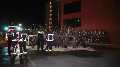 Zeven scooters uitgebrand in fietsenstalling station Groningen
