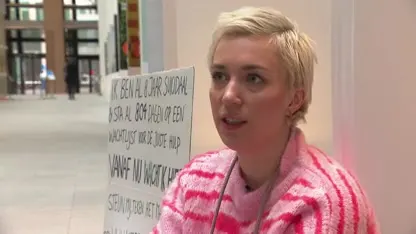 Suïcidale Charlotte staat al 804 dagen op een wachtlijst en eist nu hulp van het kabinet