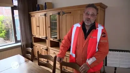 Hilarisch: makelaar maakt foto's van zichzelf in huizen die hij wil verkopen