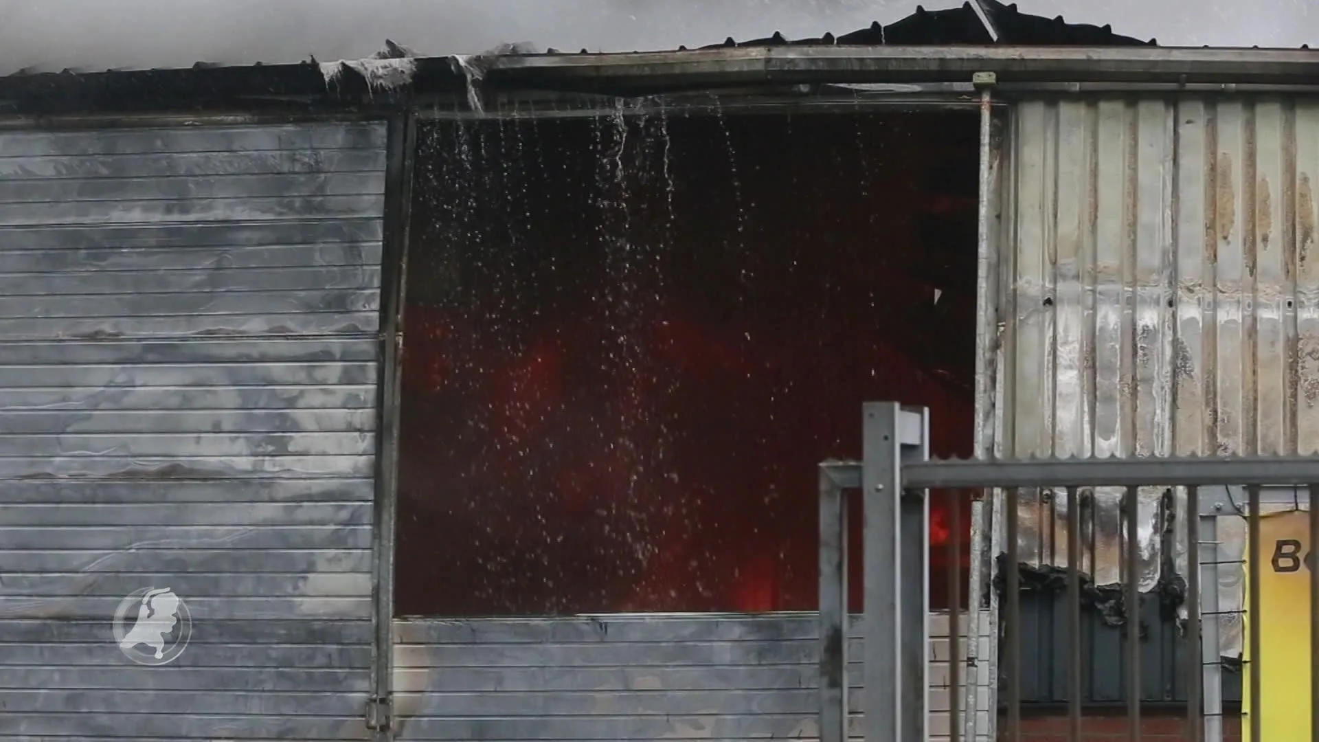 Grote brand legt houtzagerij Beek en Donk in de as