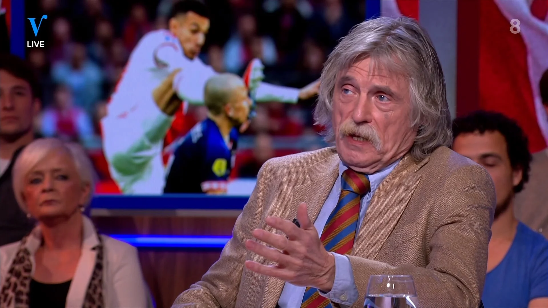 'Mazraoui kan geen bal raken, laat staan een hoofd'