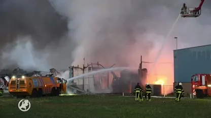 Brandweer heeft enorme brand in Tilburg onder controle