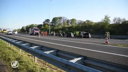 Busje tijdens spookrijden klemgereden op A50 na mogelijke ontvoering