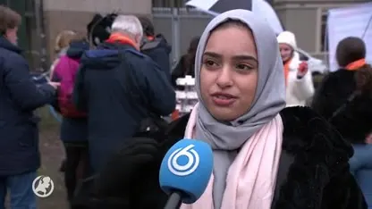 Kamerleden krijgen taart na akkoord kinderpardon