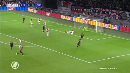 Ajax in eigen huis in slotfase onderuit tegen Chelsea