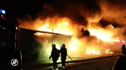 Zeer grote brand verwoest loods in Halfweg