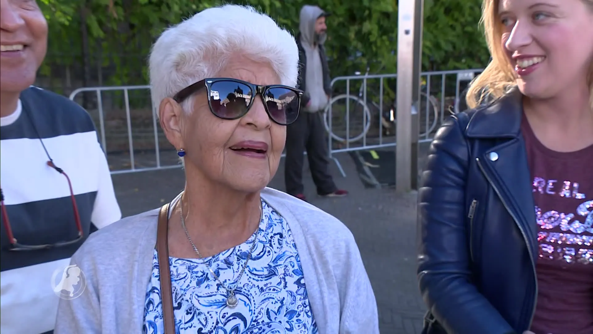 Eerste Oranje-fans in alle vroegte bij Paleis Noordeinde