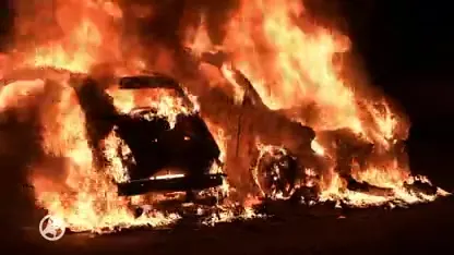 Twee auto's in brand op parkeerplaats in Tilburg, vermoedelijk aangestoken