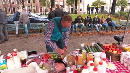 Boeren trakteren op ontbijt en laten Malieveld als puinhoop achter
