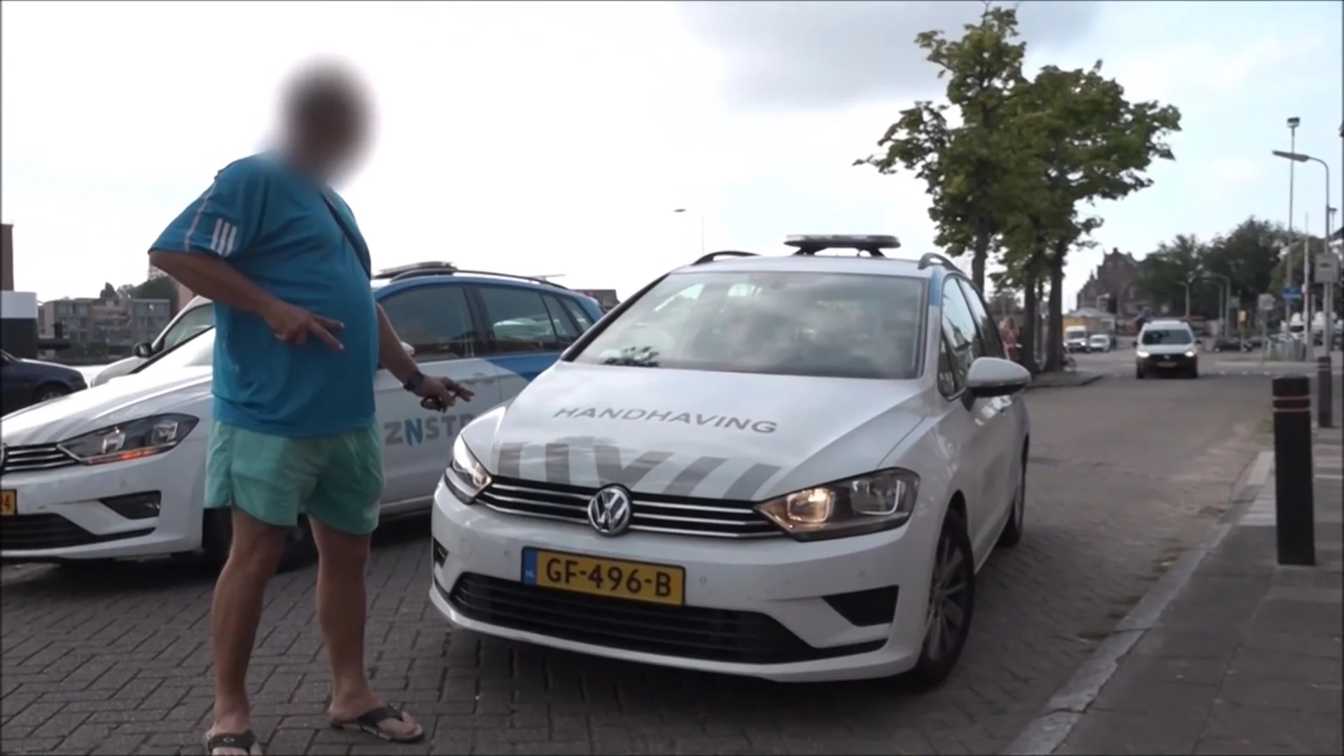 Huub Stevens gespot in 'De Handhavers'