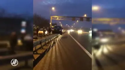 Hoe dan? Taxichauffeur belandt met wagen en al op vangrail