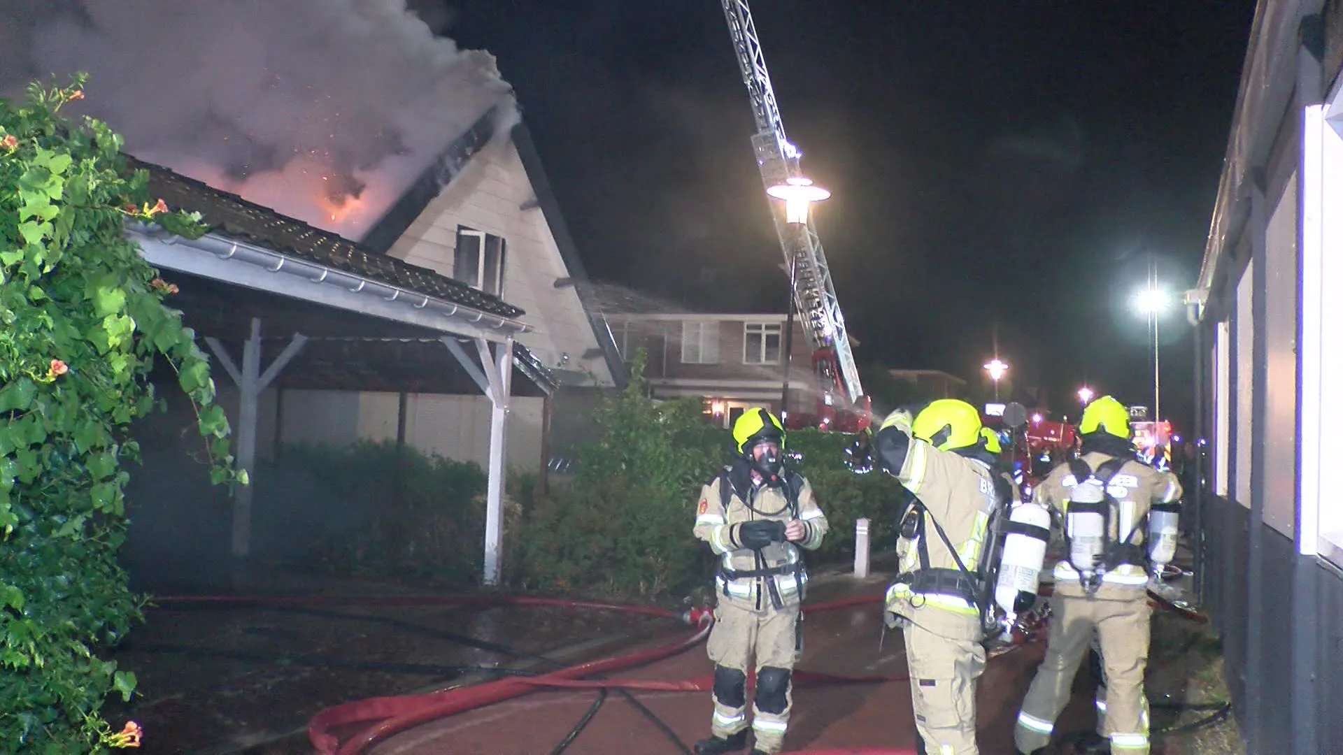 Grote brand in Goes, omwonenden gewaarschuwd voor rook