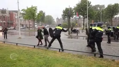 Ellenlange rijen Roemenen bij stemlocaties: woede na sluiting Roemeense ambassade